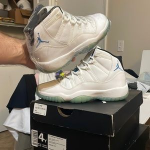 Jordan 11 Retro Legend Blue 2014 size 4y 378038-117